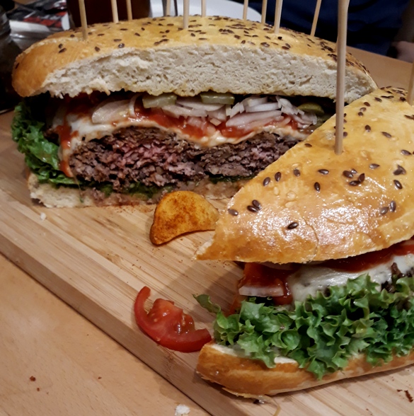 Ultimate Cheeseburger-Aufgeschnitten