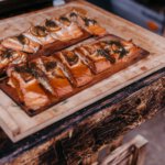 BBQ Catering, Lachs gesmoked auf Zedernholz